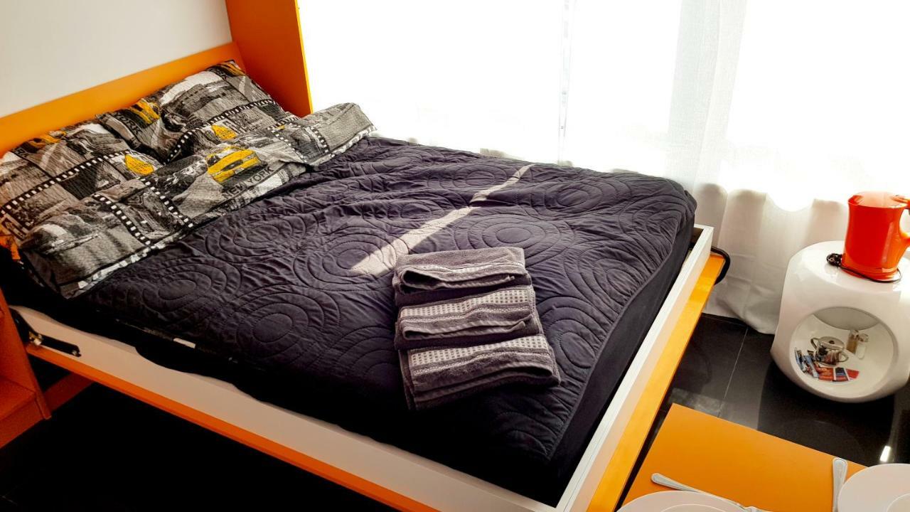 Walk Distance To Mokotow Business Park *